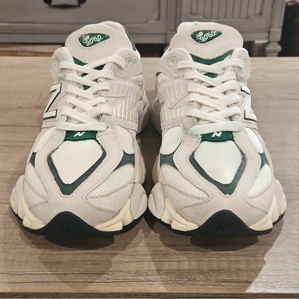 🔥New Balance White and Green Sneakers🔥